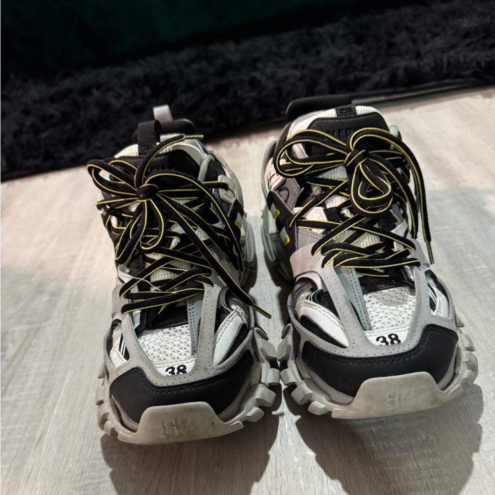 Balenciaga Sneakers with Black, White, and Yellow Accents - Picture 7 of 9